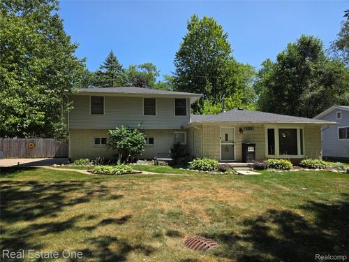 3239 Fox Blvd, Commerce Twp, MI, 48382-4231 | Card Image