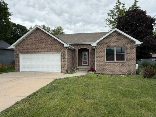 307 W Main St, Gardner, IL, 60424-7104 | Card Image