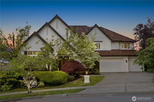 35204 Se Augusta Pl, Snoqualmie, WA, 98065-9049 | Card Image
