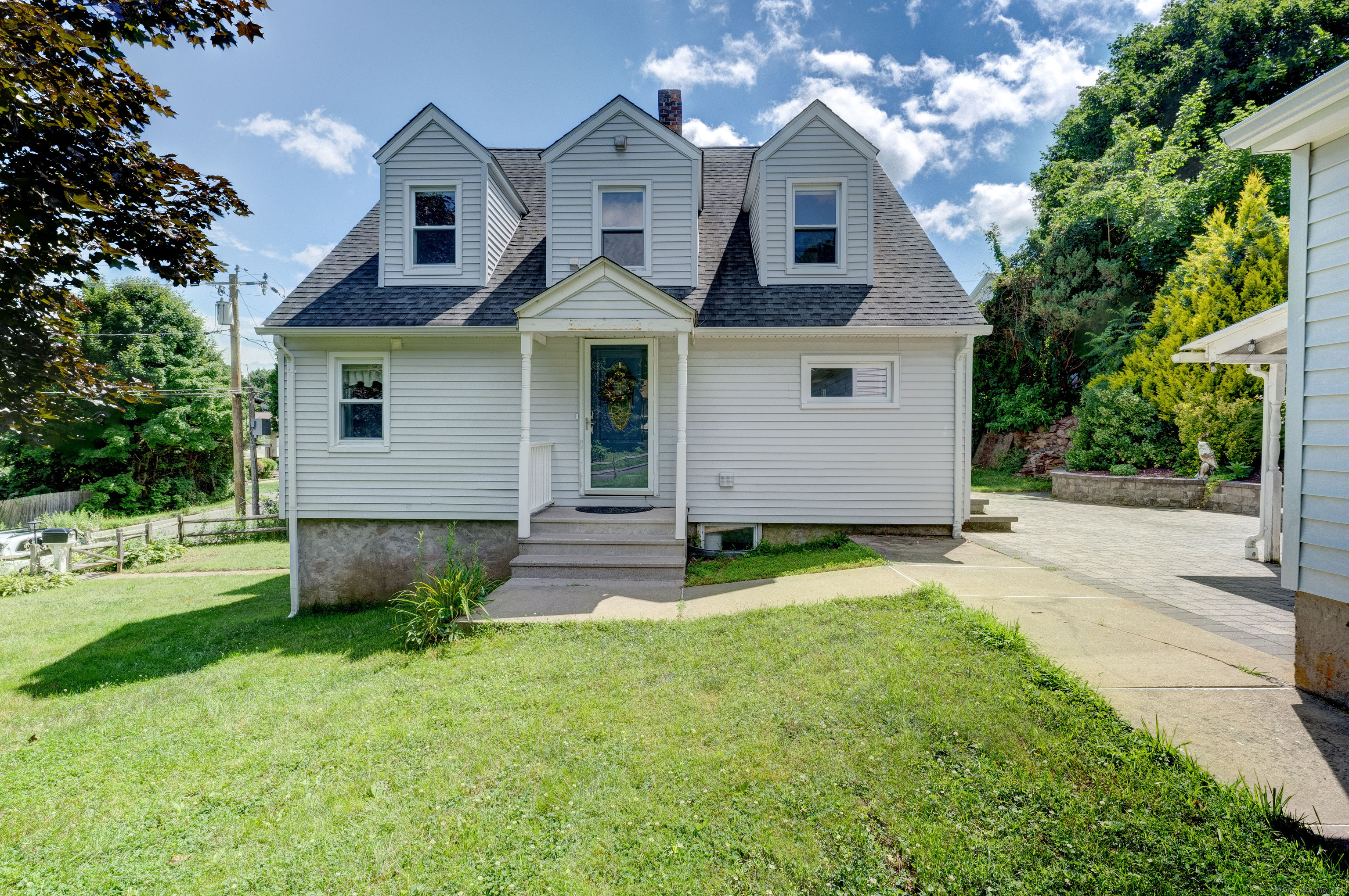 Arcadia Ave, Oakville, CT 06779