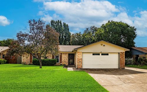 1620 Edge Hill Rd, Benbrook, TX, 76126-2902 | Card Image