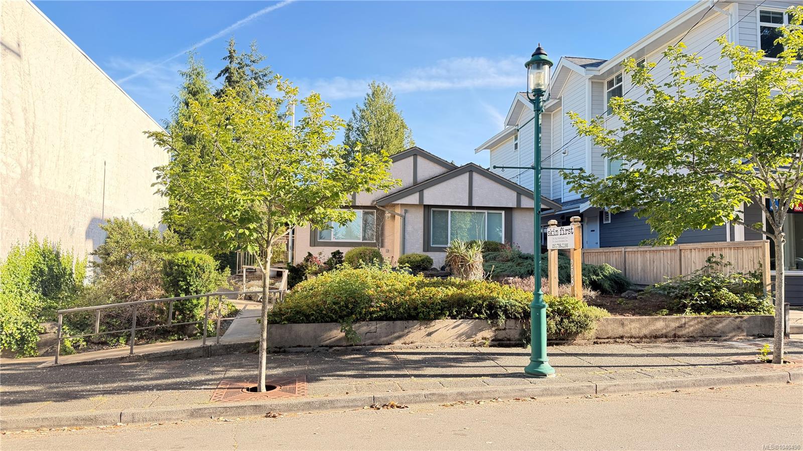 Commercial Lease in Qualicum Beach