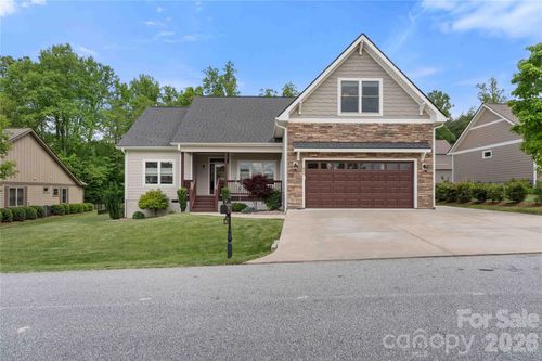806 Blacksmith Run Dr, Hendersonville, NC, 28792-0334 | Card Image