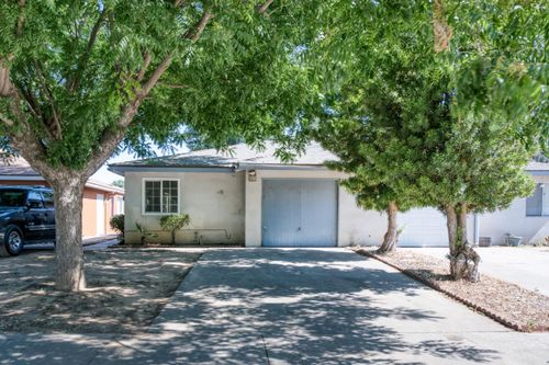 4670 W Ashlan Avenue, Fresno, CA, 93722 | Card Image