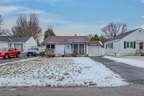 49 Davis St W, Simcoe, ON, N3Y2R3 | Card Image