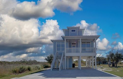 357 Live Oak Ln, Rockport, TX, 78382-9337 | Card Image