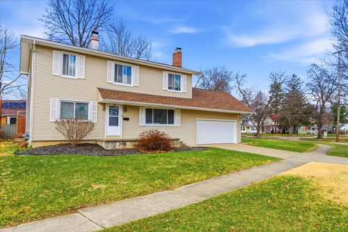 758 The Parkway St, Jackson, MI, 49203-3919 | Card Image