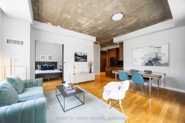 209 - 23 Brant St, Condo with 2 bedrooms, 1 bathrooms and 1 parking in Toronto ON | Image 12