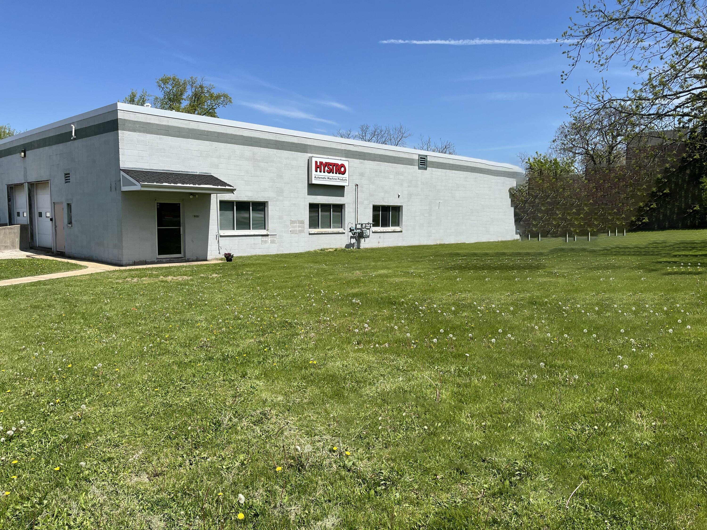 900 Armour Rd, Oconomowoc, WI 53066