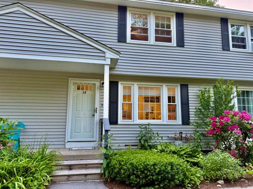 12 Holly Ln, Londonderry, NH, 03053-3715 | Card Image