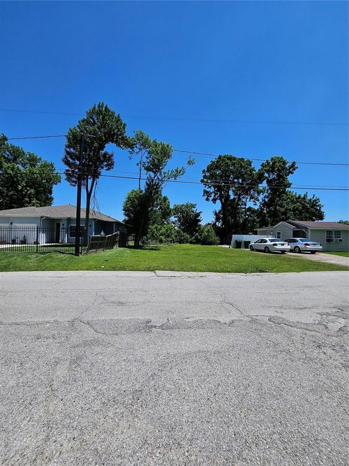 5418 Eastland St, Houston, TX, 77028-5319 | Card Image