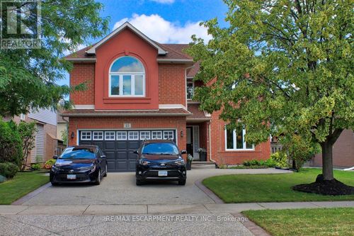 15 Moorland Cres, Ancaster, ON, L9K1N6 | Card Image