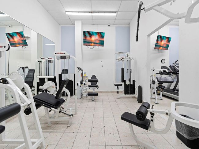 APT-1015 - 6039 Collins Ave, Condo with 1 bedrooms, 2 bathrooms and null parking in Miami Beach FL | Image 37