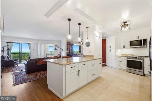 1214-5904 Mount Eagle Dr, ALEXANDRIA, VA, 22303-2540 | Card Image