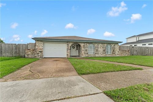 3409 Plaza Dr, Chalmette, LA, 70043-2452 | Card Image