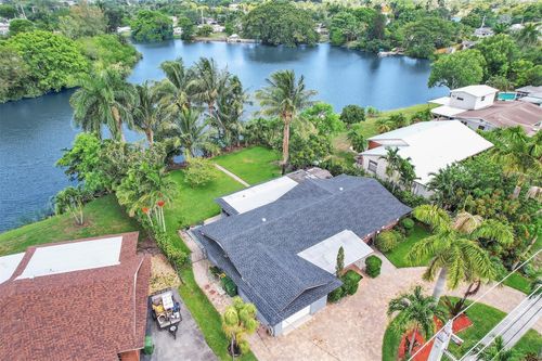 324 Davis Rd, Palm Springs, FL, 33461-1905 | Card Image