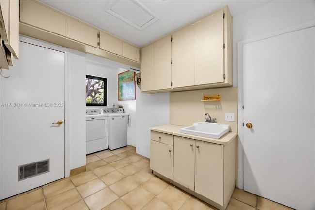 2325 Alhambra Cir, House other with 4 bedrooms, 3 bathrooms and null parking in Coral Gables FL | Image 26