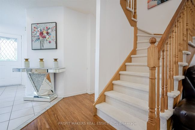 64 Tiller Trail, House attached with 3 bedrooms, 3 bathrooms and 2 parking in Brampton ON | Image 4