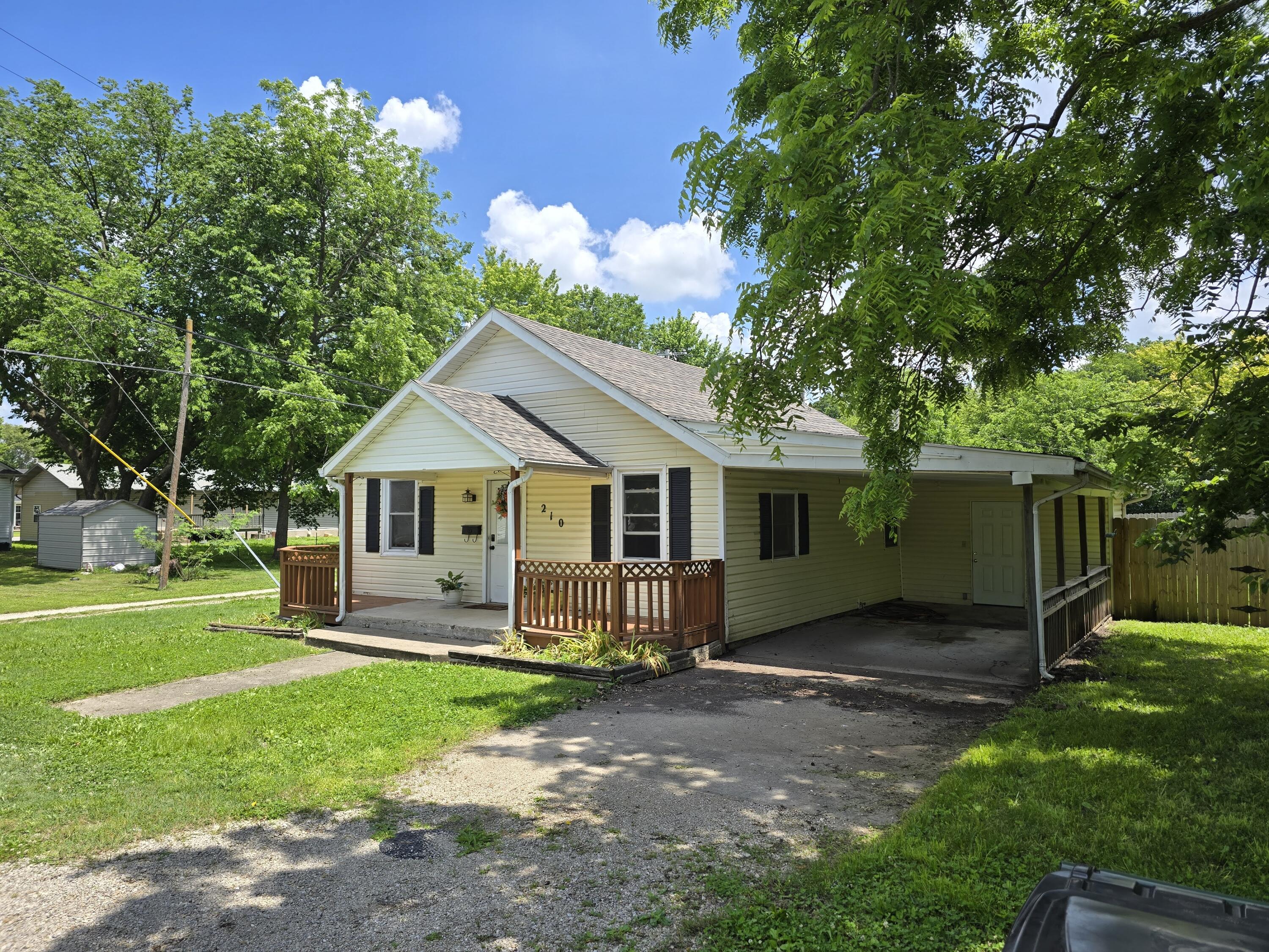 Lincoln Ave, Aurora, MO 65605