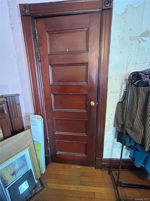 147 Main St, Kingston, NY, 12401-4411 | Card Image