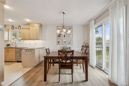 1590 17th Ave, Marion, IA, 52302-2376 | Card Image