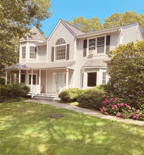 9 Silas Woods Rd, Manorville, NY, 11949-3052 | Card Image