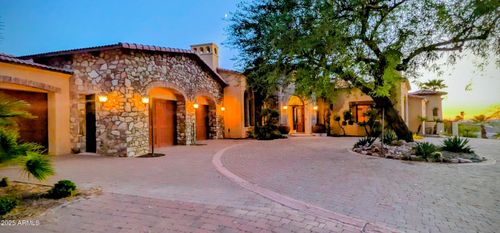 4836 E White Gates Dr, Phoenix, AZ, 85018-1841 | Card Image