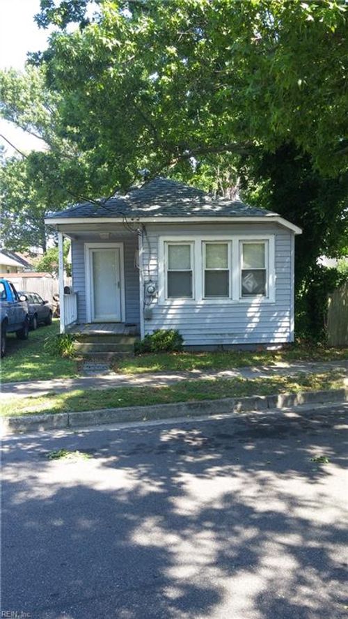 9554 Capitol Ave, Norfolk, VA, 23503-2806 | Card Image
