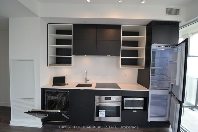 2615 - 20 Edward St, Condo with 3 bedrooms, 2 bathrooms and null parking in Toronto ON | Image 8
