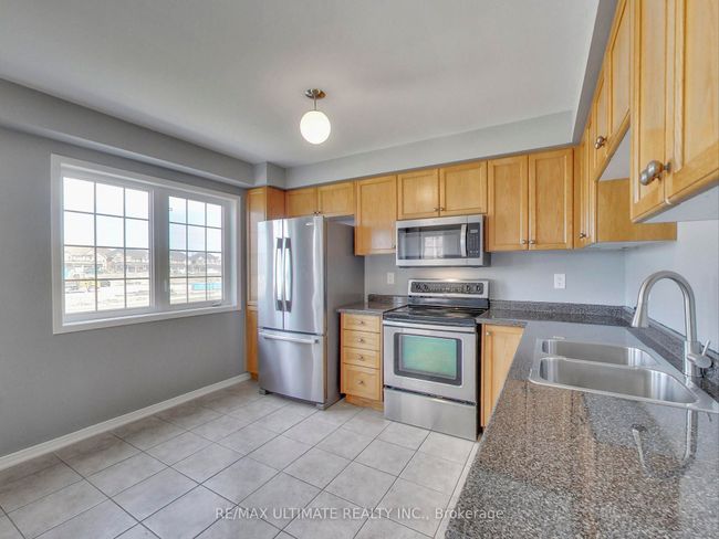 487 Rossland Rd E, House attached with 3 bedrooms, 3 bathrooms and 1 parking in Ajax ON | Image 16