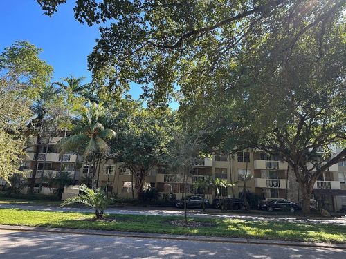 apt-115-1800 Sans Souci Blvd, North Miami, FL, 33181-3031 | Card Image