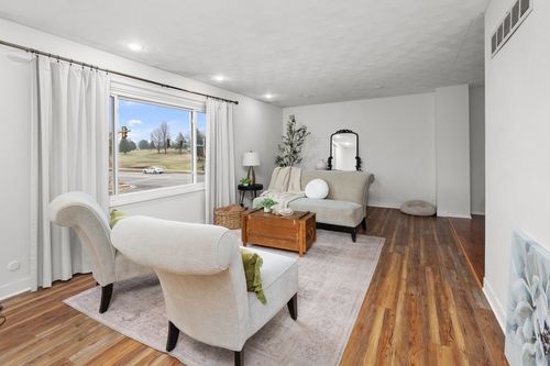 2704 29th St, Bettendorf, IA, 52722-3228 | Card Image