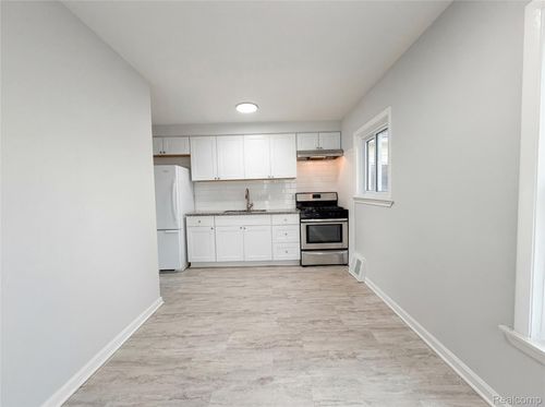 22103 Wilmot Ave, Eastpointe, MI, 48021-2799 | Card Image