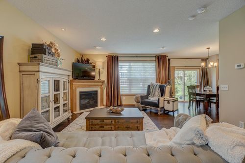 2345 Woodcrest Dr, Woodbury, MN, 55129-8807 | Card Image