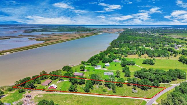 This lot offers an amazing space right on the bay. | Image 32