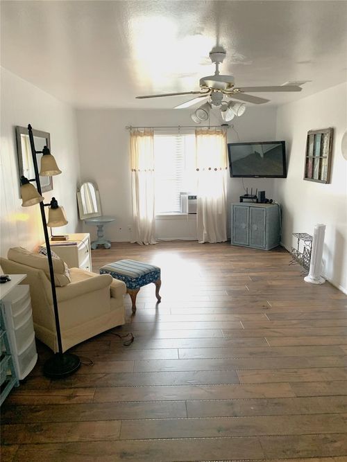 b-109 Vandenburg Dr, Denison, TX, 75020-6523 | Card Image