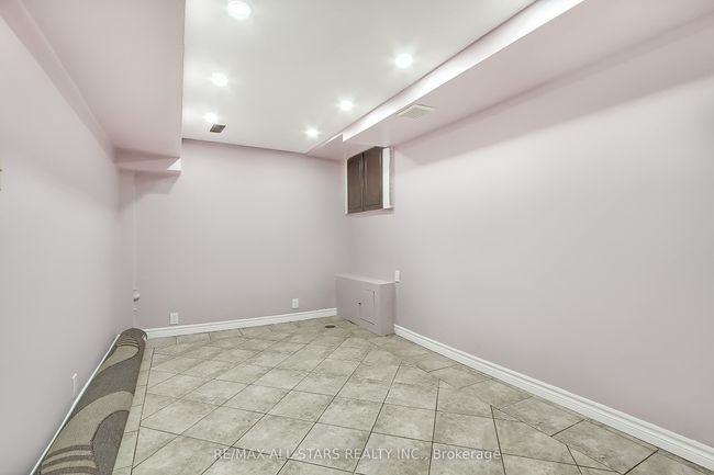 48 Archdekin Dr, House attached with 5 bedrooms, 3 bathrooms and 4 parking in Brampton ON | Image 35