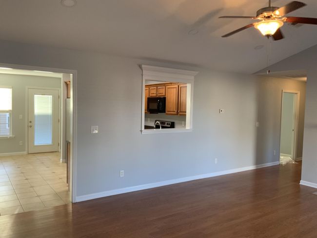 1702 Cedar Creek Dr, Home with 3 bedrooms, 2 bathrooms and 1 parking in Rossville GA | Image 4