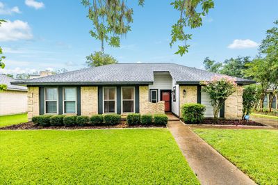 61 Bayberry Court, House other with 4 bedrooms, 2 bathrooms and null parking in Lake Jackson TX | Image 1