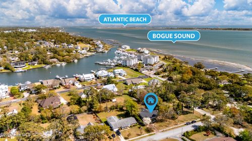 215 Harbor Dr, Morehead City, NC, 28557-8926 | Card Image