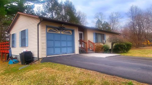 9 Louise Dr, New Windsor, NY, 12553-7713 | Card Image