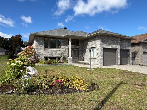 21 Sugarbush St, North Bay, ON, P1C0A4 | Card Image