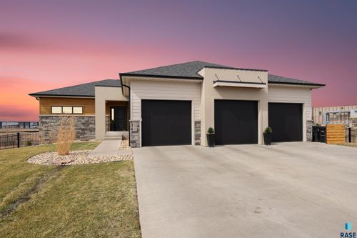 276 Central Park Ct, Harrisburg, SD, 57032-2547 | Card Image