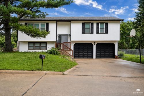 1300 Frontier Ln, Manhattan, KS, 66503-2516 | Card Image