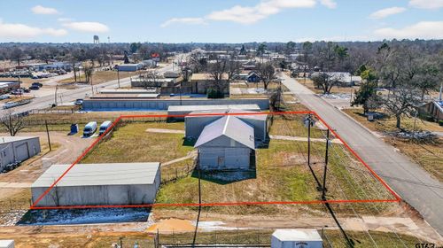 927 N Palestine St, Athens, TX, 75751-4137 | Card Image