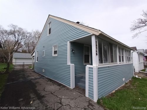 15345 Sumner, Redford, MI, 48239-3853 | Card Image