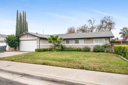 1562 Robinwood Avenue, Clovis, CA, 93611 | Card Image