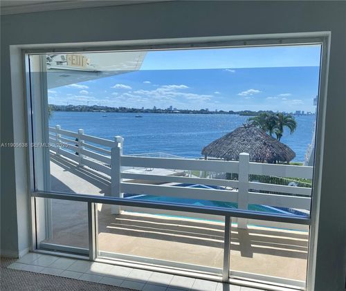 apt-48-2700 Ne 135th St, North Miami, FL, 33181-3583 | Card Image