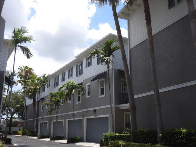 2299 - 2299 Ne 9 Th Ave, Townhouse with 3 bedrooms, 3 bathrooms and null parking in Wilton Manors FL | Image 29