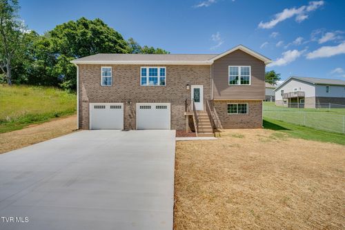 108 Hunters Run Ln, Mount Carmel, TN, 37645-3741 | Card Image